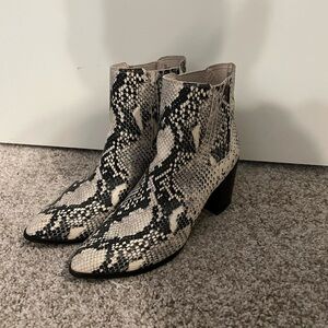 Steve Madden snake skin ankle boots size 7.5!
